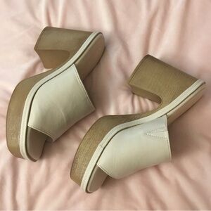 5/30% off - Beautiful cream platform wedge sandals